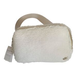Lululemon Belt Bag Large 2L White Fleece, Gold Zipper, Fanny Pack